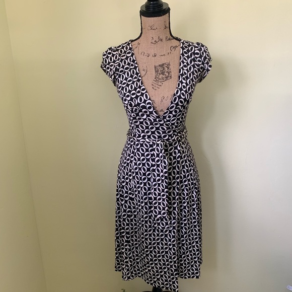 Diane Von Furstenberg Dresses & Skirts - DVF KYE Wrap Dress Cap Sleeves 2